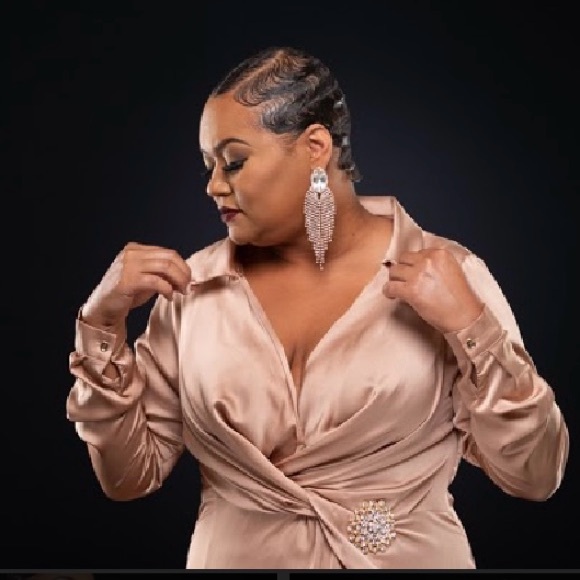 Meet your Posher, Dajuana - Picture 2 of 2